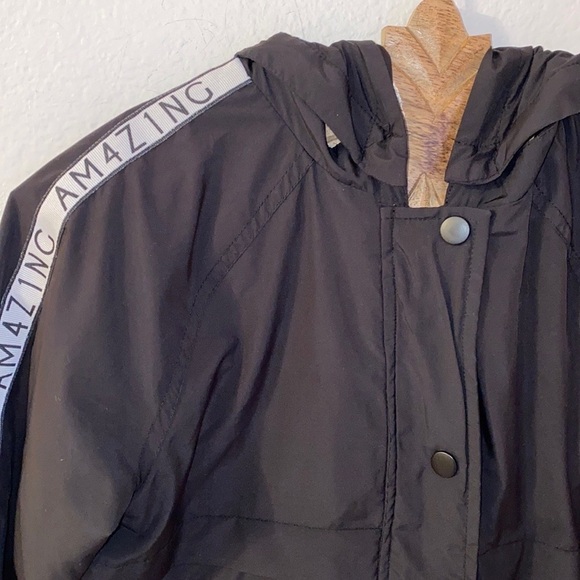 H&M Kids Black AM4ZING Hooded Windbreaker Jacket Size Youth 9-10 - Picture 2 of 4